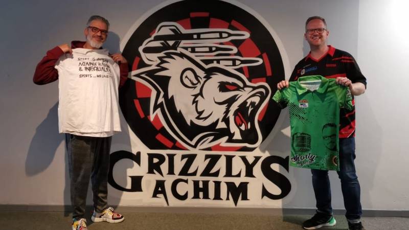 Prominenter Besuch in der Grizzlyhöhle